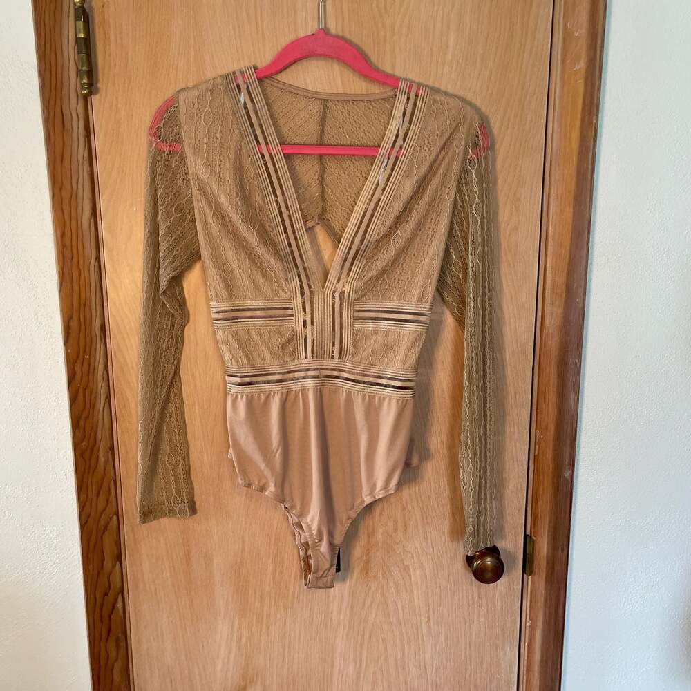 NWT Lulus Windsor Tan Lace Long Sleeve Striped Mesh V-Neck Bodysuit